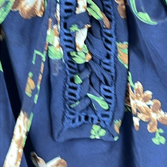 Purple Snow Women’s Top Sz M Navy Floral Cold Shoulder Long Sleeves Flowy BOHO - Picture 5 of 12